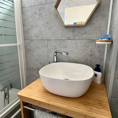 A 2 Mn Du Remblai, De La Et Des Commerces * Les Sables-dʼOlonne