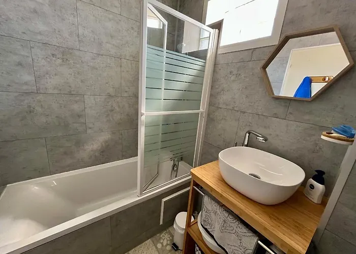 A 2 Mn Du Remblai, De La Et Des Commerces