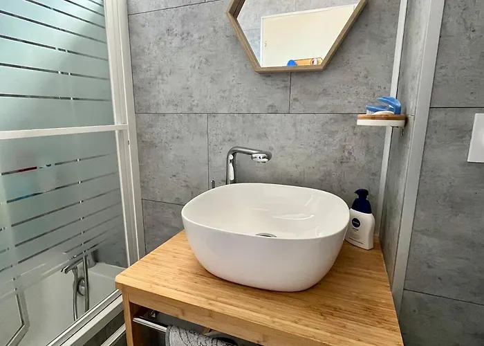 A 2 Mn Du Remblai, De La Et Des Commerces * 莱萨布勒-多洛讷