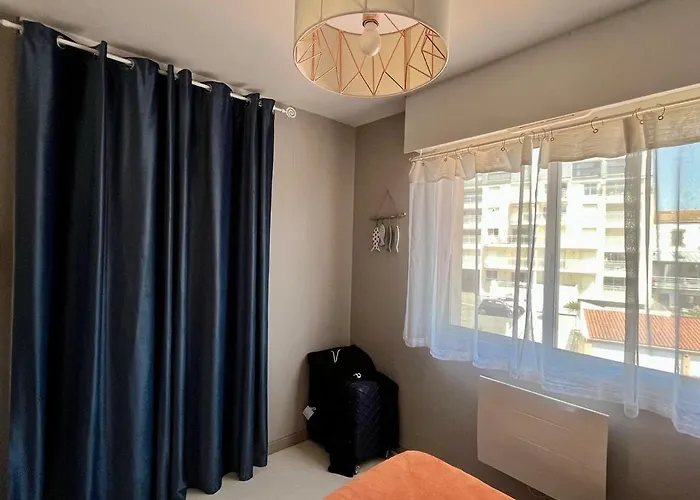 A 2 Mn Du Remblai, De La Et Des Commerces